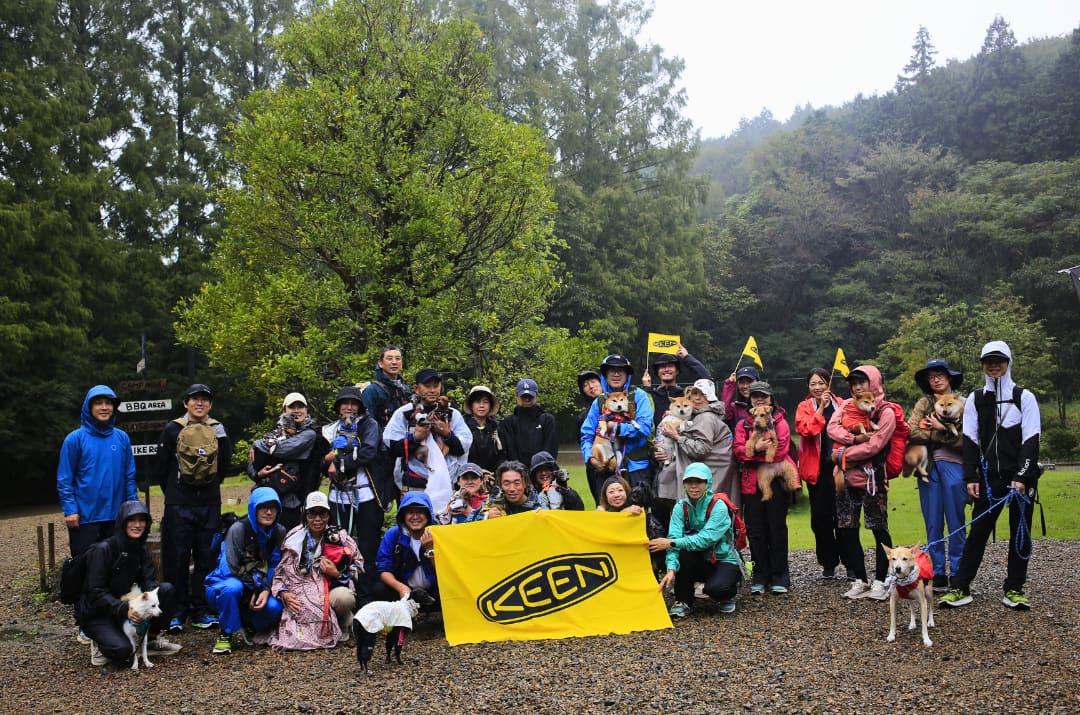 KEENとコラボ「古賀志山」愛犬との登山イベント